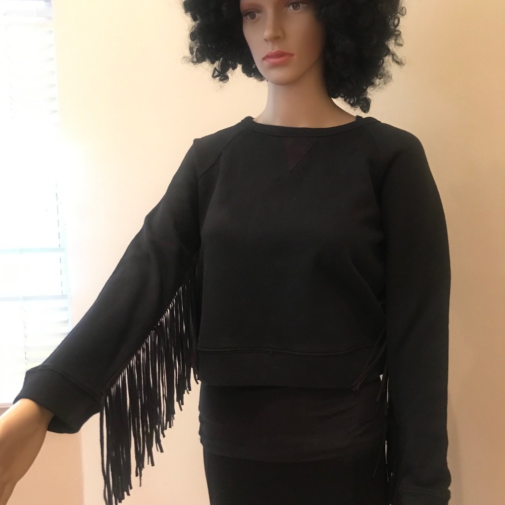 Cropped sweatshirt with fringed sleeves